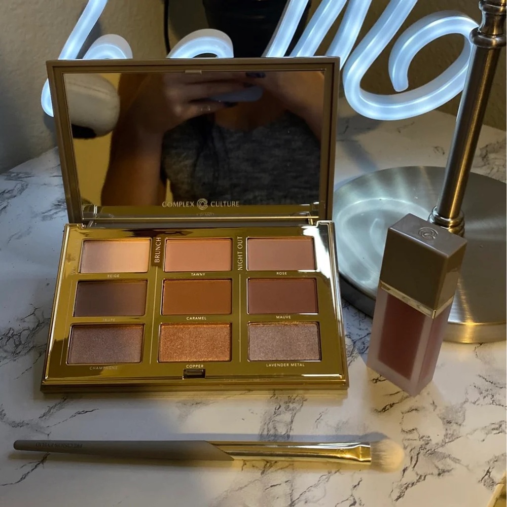 3 Complex Culture Pallette/Brush/Lips